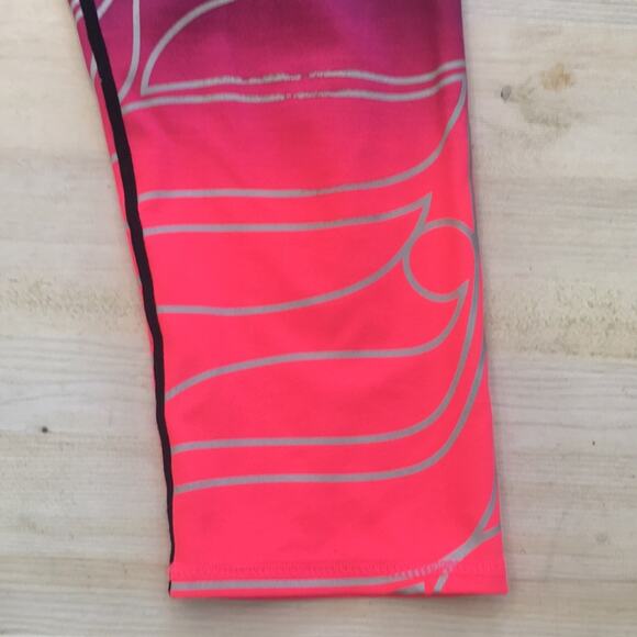 fabletics printed hi waist cropped leggings sz S - Picture 4 of 6